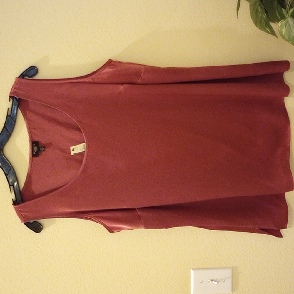 TALBOTS Woman's Silk Sleeveless Round Neck Tank. Size 14W  NWT.